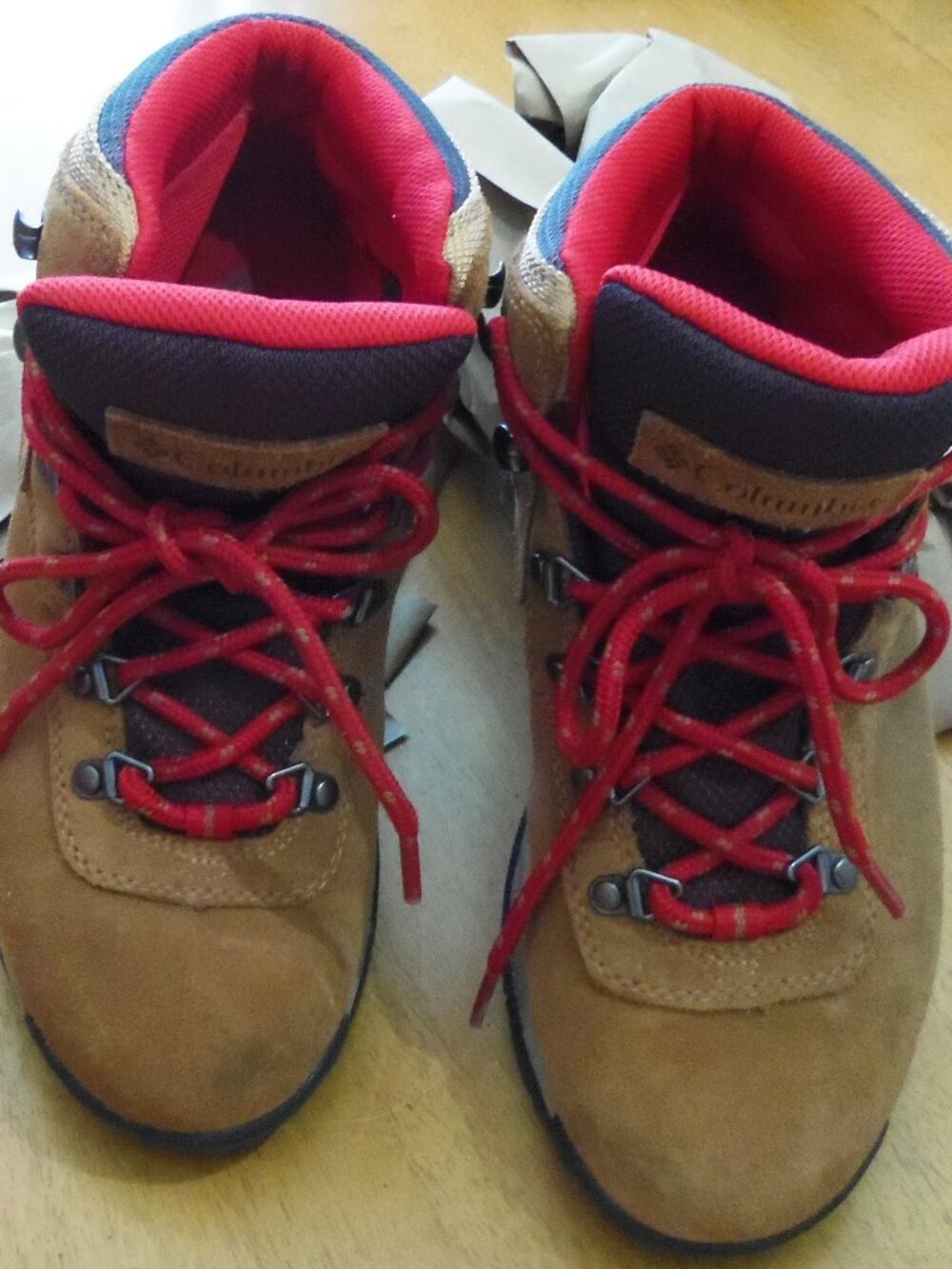 Columbia Ankle Hiking Boots in Elk (Brownish color)